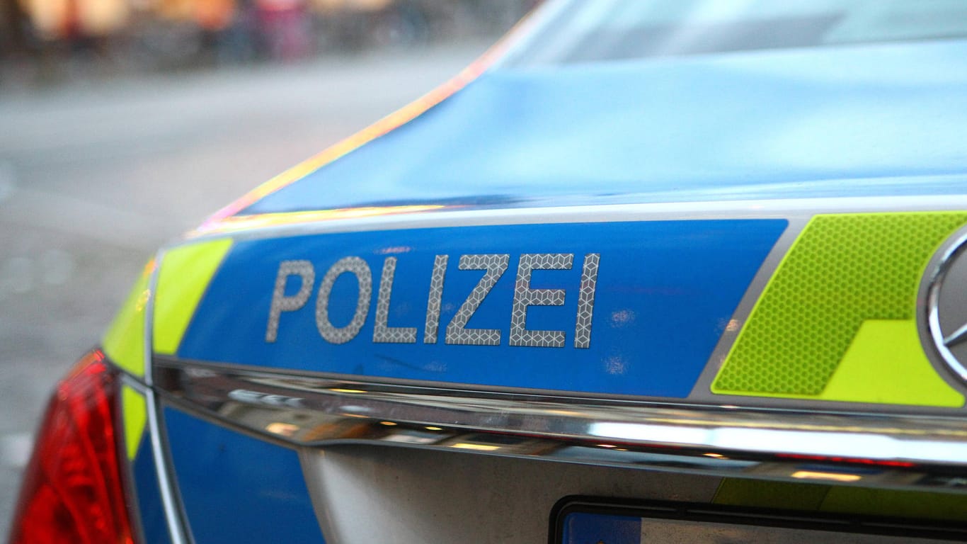Ein Einsatzwagen der Polizei (Symbolfoto): In Dortmund sollen zwei Mädchen vergewaltigt worden sein.