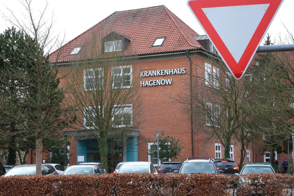 Krankenhaus in Hagenow: In einem kleinen Ort in der Nähe haben sich mehrere Personen bei einer Baby-Begrüßungsparty mit dem Coronavirus infiziert.