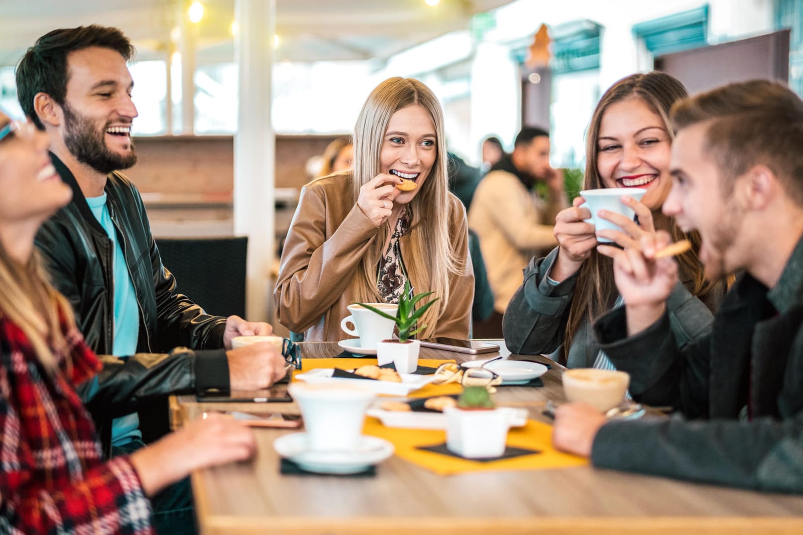 Freunde: Die meisten Menschen haben viele Durchschnittsfreundschaften.