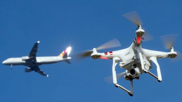 Drohne und Flugzeug Drohne und Flugzeug