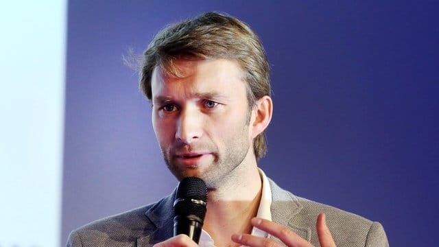 Simon Rolfes, Sportdirektor des Fußball-Bundesligisten Bayer 04 Leverkusen. Simon Rolfes, Sportdirektor des Fußball-Bundesligisten Bayer 04 Leverkusen.
