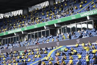 In der dänischen Superliga wurden wieder Begegnungen vor einigen Tausend Anhängern ausgetragen.