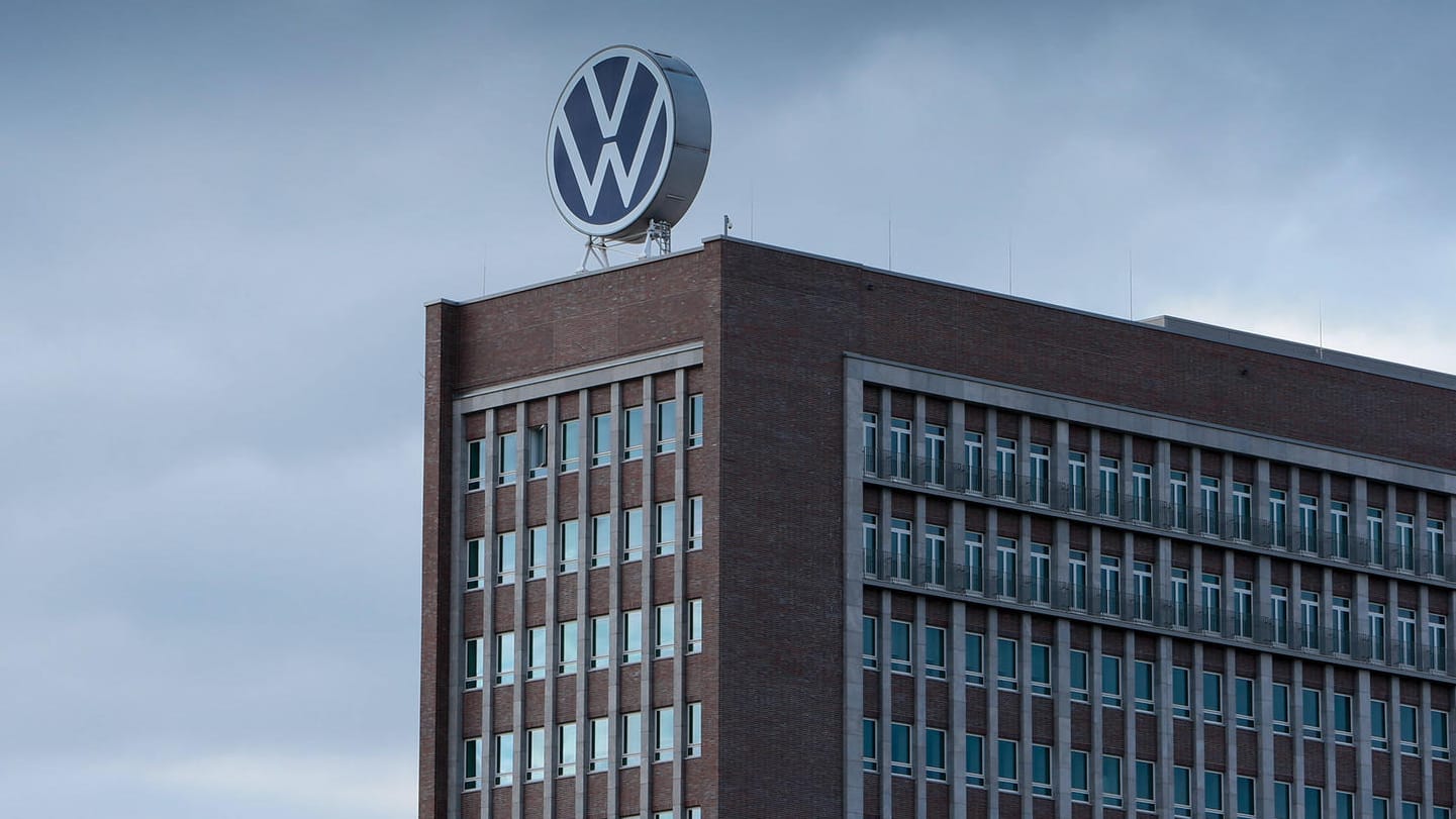 VW-Zentrale in Wolfsburg: Der Konzern muss keinen Schadenersatz an Kunden leisten, die einen Wagen nach Bekanntwerden des Dieselskandals gekauft haben. VW-Zentrale in Wolfsburg: Der Konzern muss keinen Schadenersatz an Kunden leisten, die einen Wagen nach Bekanntwerden des Dieselskandals gekauft haben.