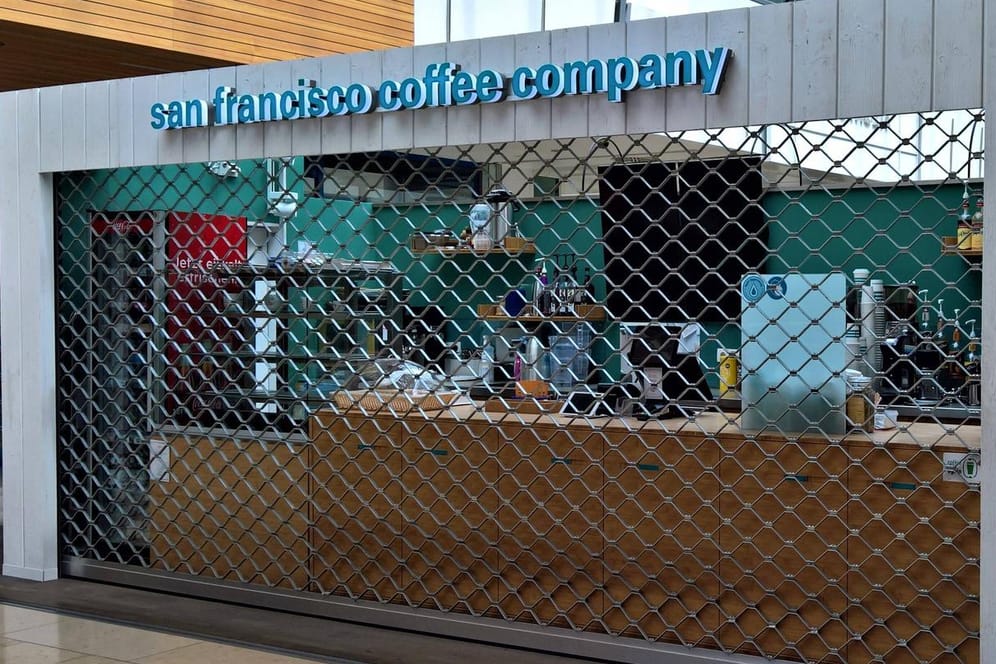 Ein während des Lockdowns geschlossenes Café San Francisco: Die Kaffeehauskette hat einen Insolvenzantrag gestellt.