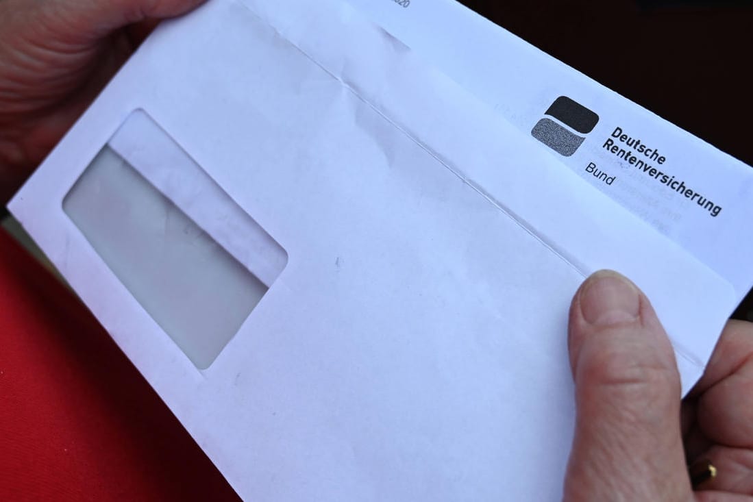 Bislang läuft der Austausch mit der Rentenversicherung meist analog. Doch bald soll es ein Onlineportal geben. Bislang läuft der Austausch mit der Rentenversicherung meist analog. Doch bald soll es ein Onlineportal geben.