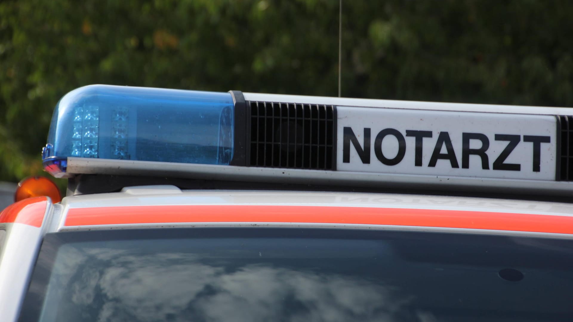 Notarzt im Einsatz: In Brandenburg ist eine Frau bei einem Unfall ums Leben gekommen. (Symbolbild) Notarzt im Einsatz: In Brandenburg ist eine Frau bei einem Unfall ums Leben gekommen. (Symbolbild)