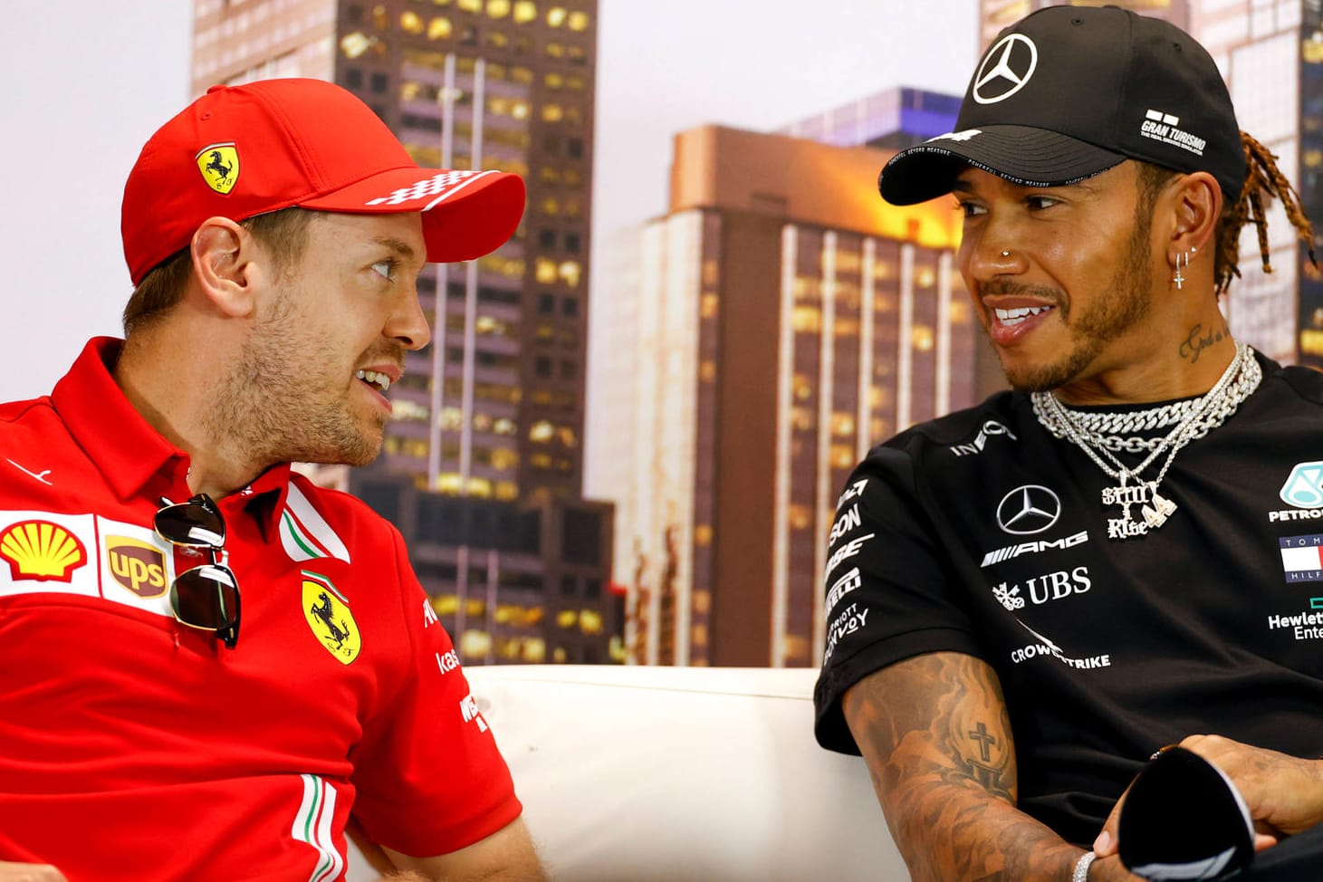 F1-WM-Stand: Sebastian Vettel (l.) liegt mit neun Punkten aktuell deutlich hinter WM-Leader Lewis Hamilton (63 Zähler).