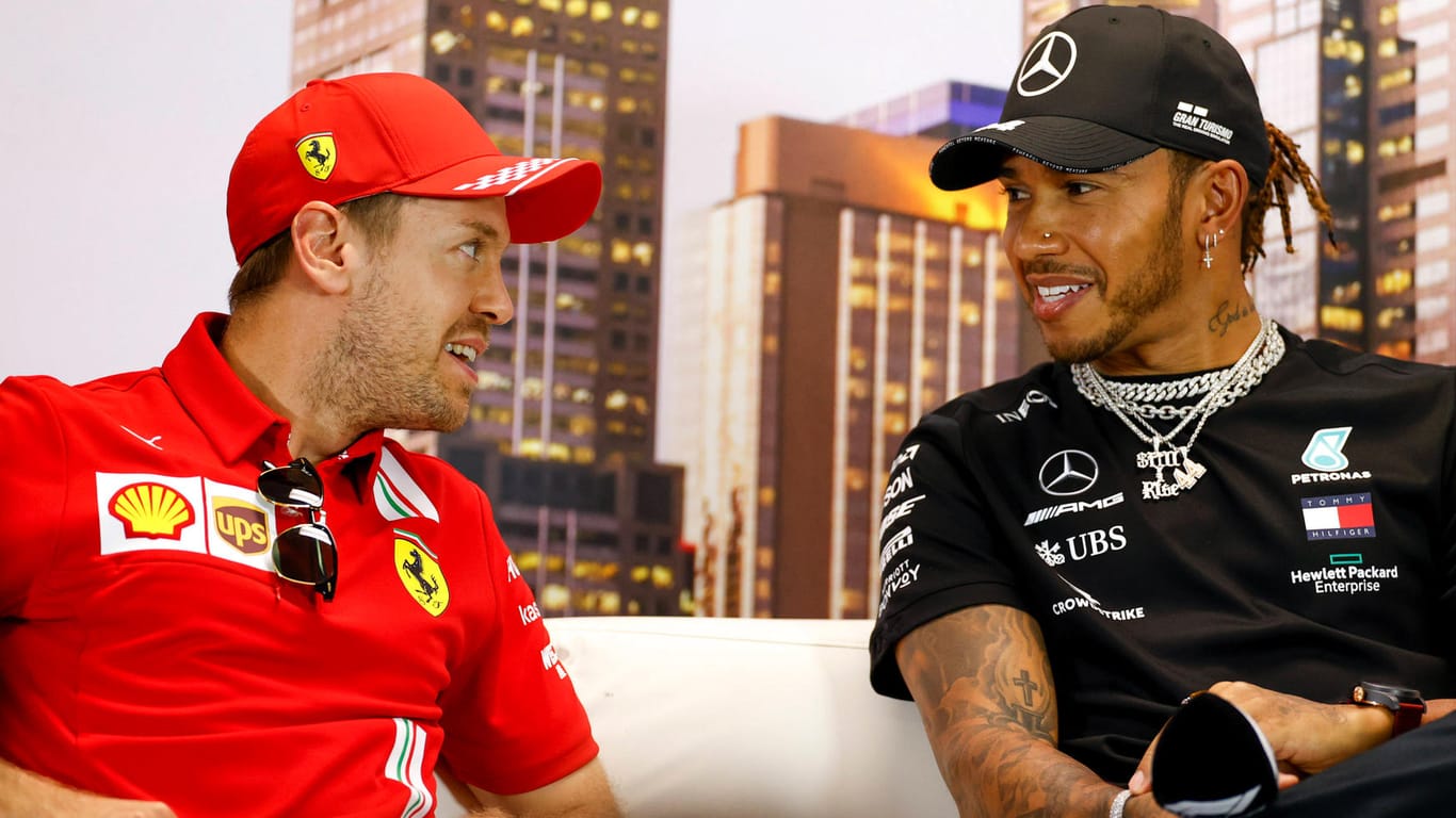 F1-WM-Stand: Sebastian Vettel (l.) liegt mit neun Punkten aktuell deutlich hinter WM-Leader Lewis Hamilton (63 Zähler).