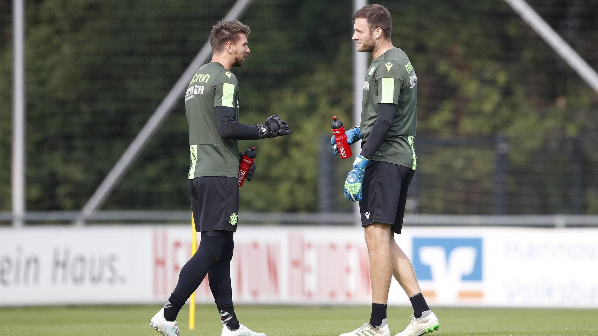 Konkurrent im Kasten: Michael Esser (r.) soll Ron-Robert Zieler als 96-Stammkeeper verdrängen.