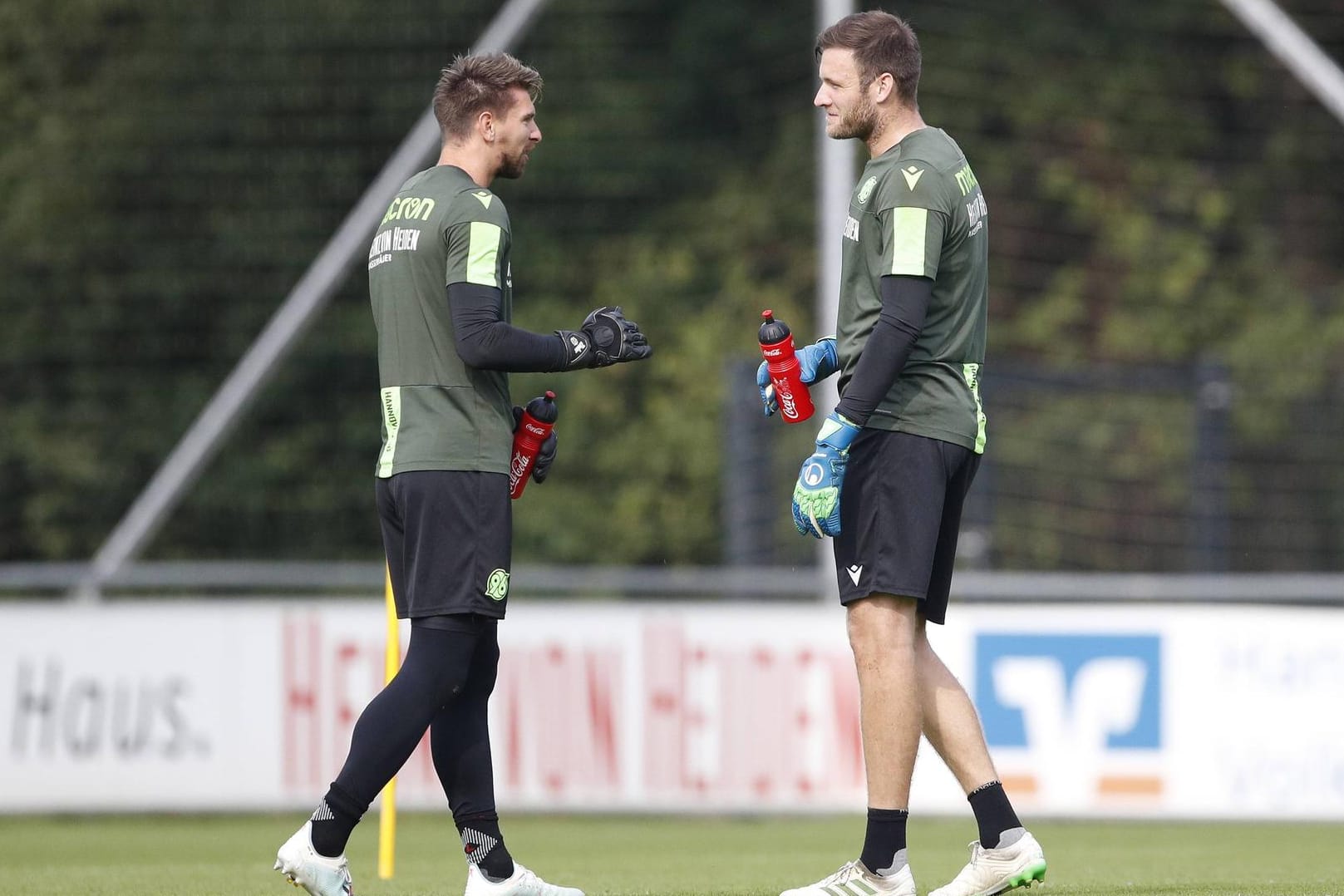 Konkurrent im Kasten: Michael Esser (r.) soll Ron-Robert Zieler als 96-Stammkeeper verdrängen.
