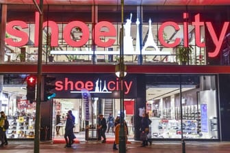 "Shoe City" in Berlin-Schöneberg (Archivbild): Das Unternehmen Aktiv-Schuh, zu dem auch die "Shoe City"-Geschäfte gehören, will sich in Eigenverwaltung sanieren.