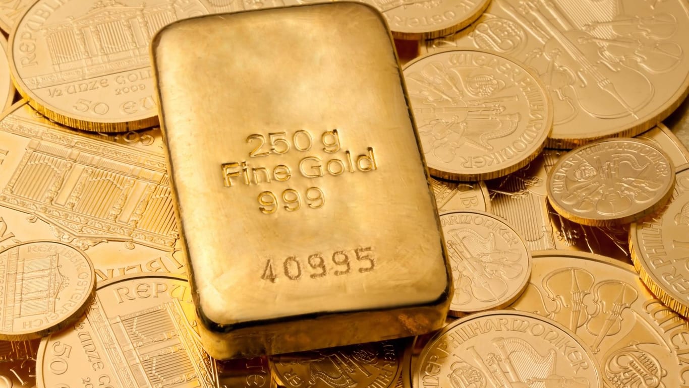 Goldbarren und Goldmünzen (Symbolbild): Die Deutschen kauften im ersten Halbjahr 2020 deutlich mehr physisches Gold als im gleichen Zeitraum 2019.