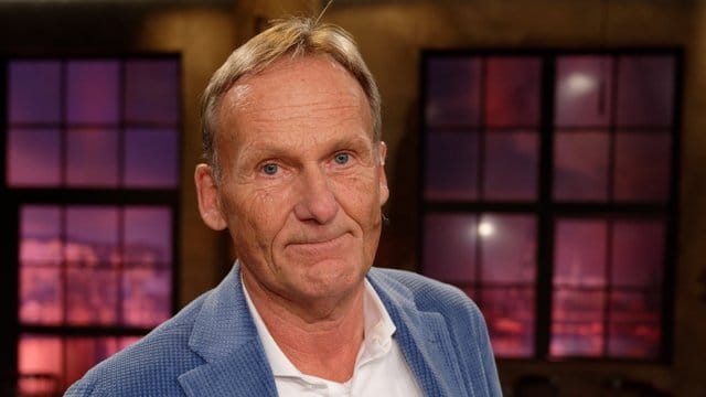 Erwartet keine schnelle Entscheidung über eine Rückkehr der Fans in die Stadien: BVB-CEO Hans-Joachim Watzke. Erwartet keine schnelle Entscheidung über eine Rückkehr der Fans in die Stadien: BVB-CEO Hans-Joachim Watzke.