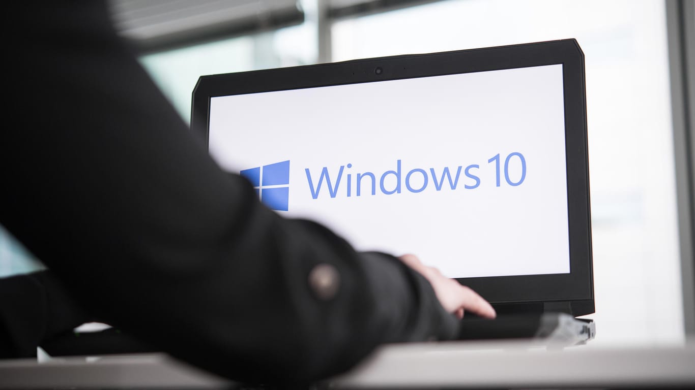 Ein Rechner mit der Aufschrift Windows 10 (Symbolbild): Microsoft stuft bestimmte Installationsprogramme des CCleaner als "Potentiell unerwünschte Software" ein.