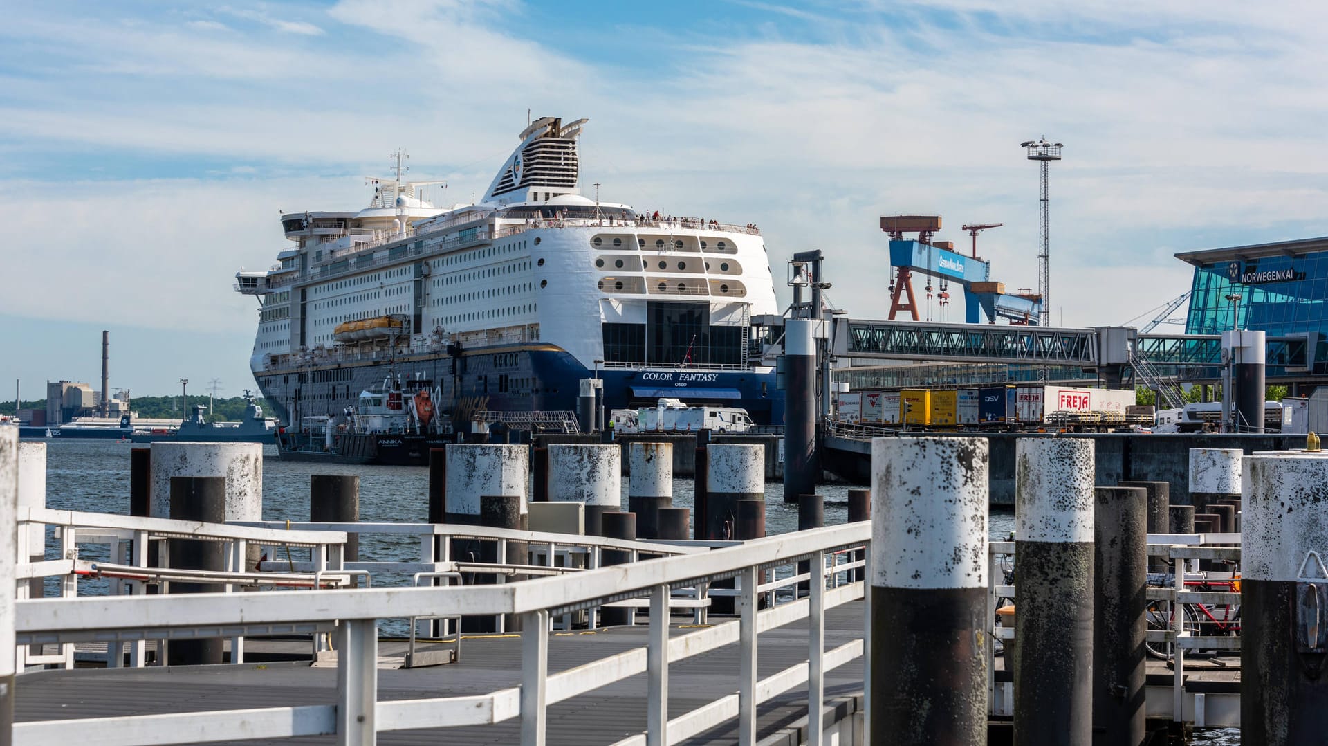 Eine Fähre im Kieler Hafen (Symbolbild): Die ersten Passagiere haben sich hier auf das Coronavirus testen lassen.