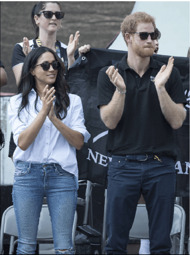 Meghan trug damals eine Bluse mit dem Titel "Husband".