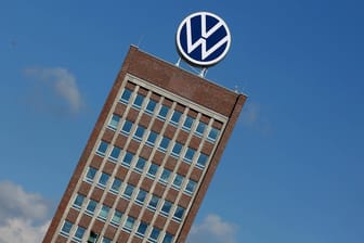 VW-Hochhaus: Ein Mitarbeiter des Volkswagen-Konzerns wurde offenbar wegen einer Spitzelaffäre freigestellt.