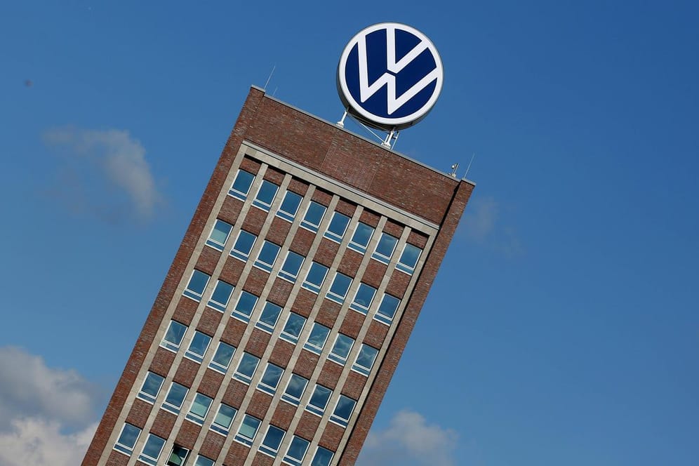 VW-Hochhaus: Ein Mitarbeiter des Volkswagen-Konzerns wurde offenbar wegen einer Spitzelaffäre freigestellt.
