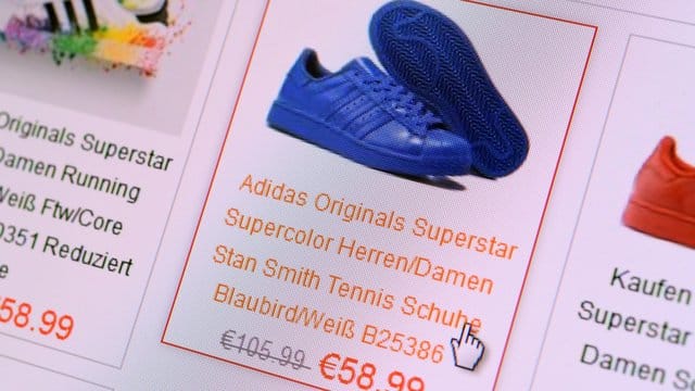 Der Kauf im Internet ist bequem und oft günstiger. Der Kauf im Internet ist bequem und oft günstiger.