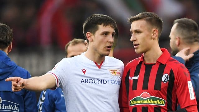 Tauschen die Trikots: Nico Schlotterbeck (r) und Bruder Keven.