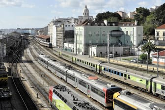 Gleisanlagen bei Lissabon: In Portugal ist es zum einem schweren Zugunglück gekommen.