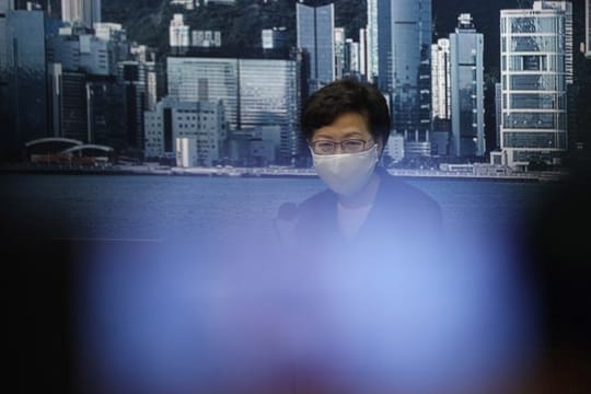 Carrie Lam, Regierungschefin von Hongkong, spricht bei einer Pressekonferenz.