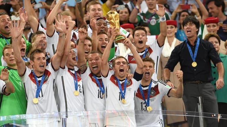 Die deutsche Nationalmannschaft feiert den WM-Sieg 2014.