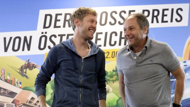 Sebastian Vettel (l) im Gespräch mit Gerhard Berger.