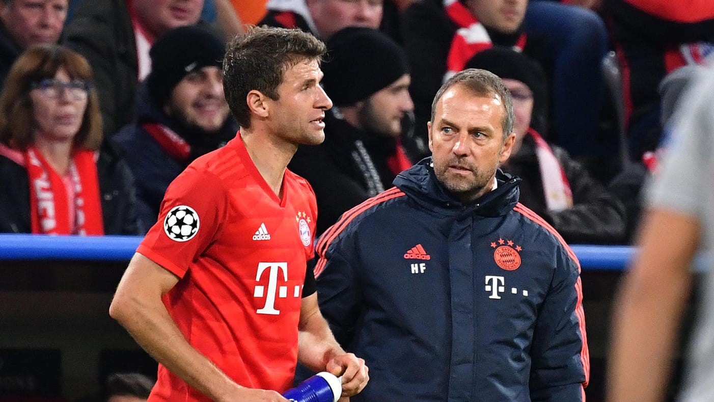 Thomas Müller und Hansi Flick (v.l.): Der Bayern-Profi ist voll des Lobes für seinen Cheftrainer.