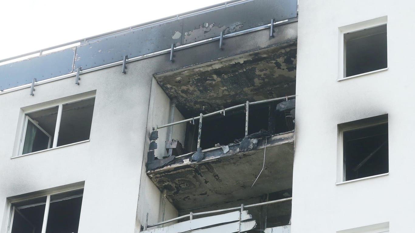 Brand in Mehrfamilienhaus in Meerbusch: Eine Person kam im Feuer ums Leben.