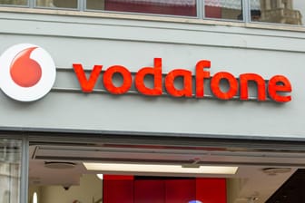 Das Logo von Vodafone: Nutzer des Providers melden derzeit Probleme mit dem Internet.