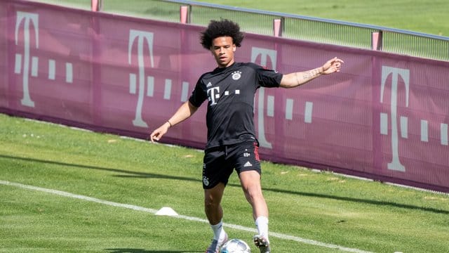 Kam bei einem Trainingsspiel des FC Bayern München gegen den eigenen Nachwuchs zum Einsatz: Neuzugang Leroy Sané. Kam bei einem Trainingsspiel des FC Bayern München gegen den eigenen Nachwuchs zum Einsatz: Neuzugang Leroy Sané.