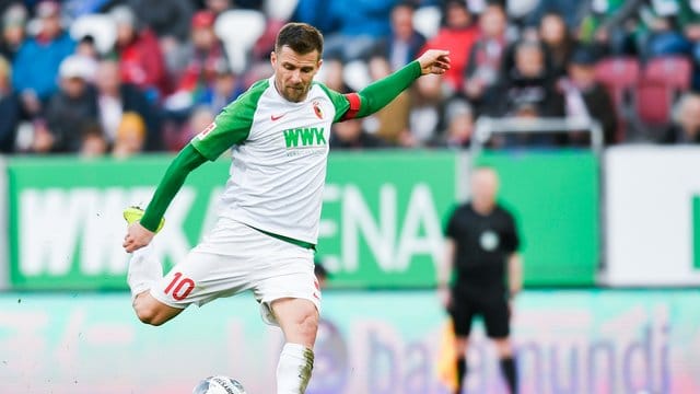 Macht nach mehr als einem Jahrzehnt beim FC Augsburg nun Schluss: Daniel Baier. Macht nach mehr als einem Jahrzehnt beim FC Augsburg nun Schluss: Daniel Baier.