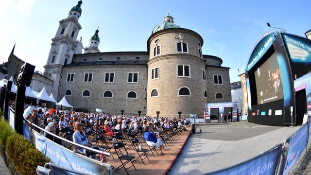 Die Freiluft-Übertragung zur Eröffnung der Salzburger Jubiläumsfestspiele 2020. Die Freiluft-Übertragung zur Eröffnung der Salzburger Jubiläumsfestspiele 2020.