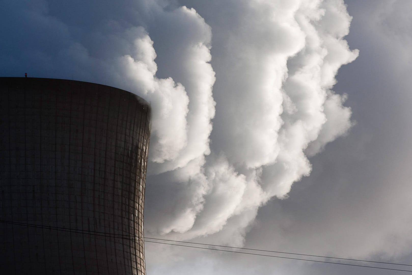 Als erster Staat im arabischen Raum haben die Vereinigten Arabischen Emirate (VAE) ein Atomkraftwerk in Betrieb genommen. Hier sehen Sie das Kernkraftwerk Doel in Belgien.