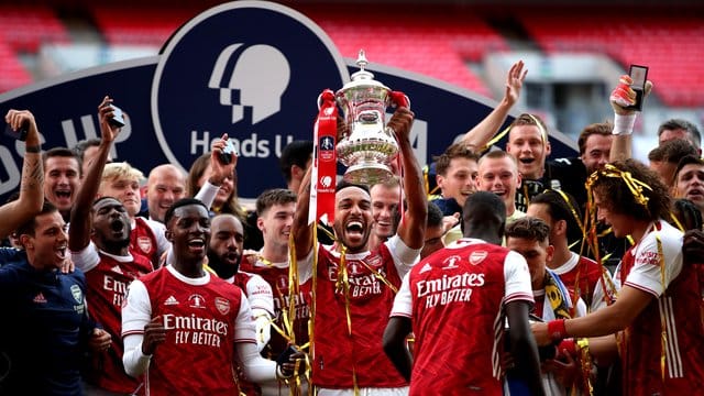 Pierre-Emerick Aubameyang (M) schoss den FC Arsenal zum FA-Cup-Sieg.