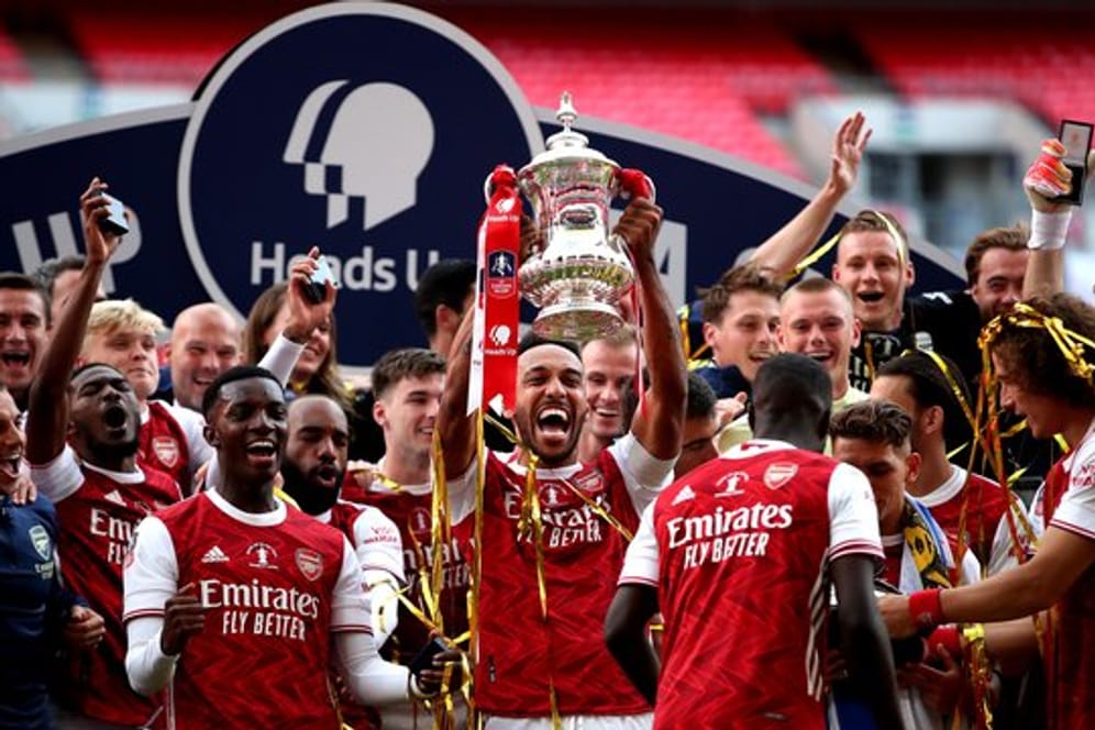 Pierre-Emerick Aubameyang (M) schoss den FC Arsenal zum FA-Cup-Sieg.