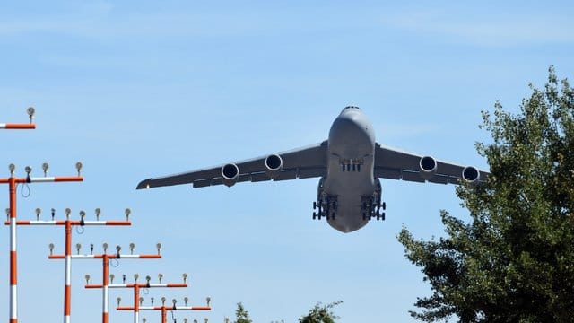 Der Luftwaffenstützpunkt Spangdahlem in der Eifel bleibt nach Angaben der Airforce trotz der geplanten Verlegung von Soldaten erhalten.