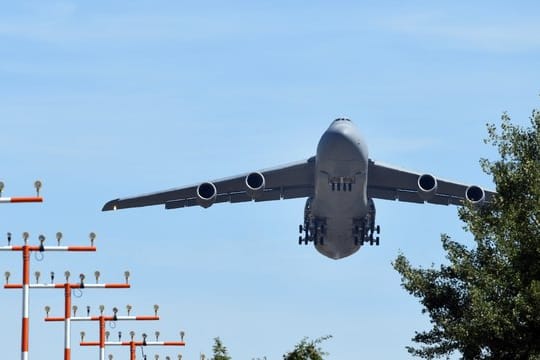 Der Luftwaffenstützpunkt Spangdahlem in der Eifel bleibt nach Angaben der Airforce trotz der geplanten Verlegung von Soldaten erhalten.