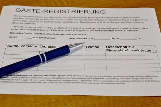 Um die Nutzung der Gäste-Registrierungen in Gaststätten ist eine Diskussion entbrannt.
