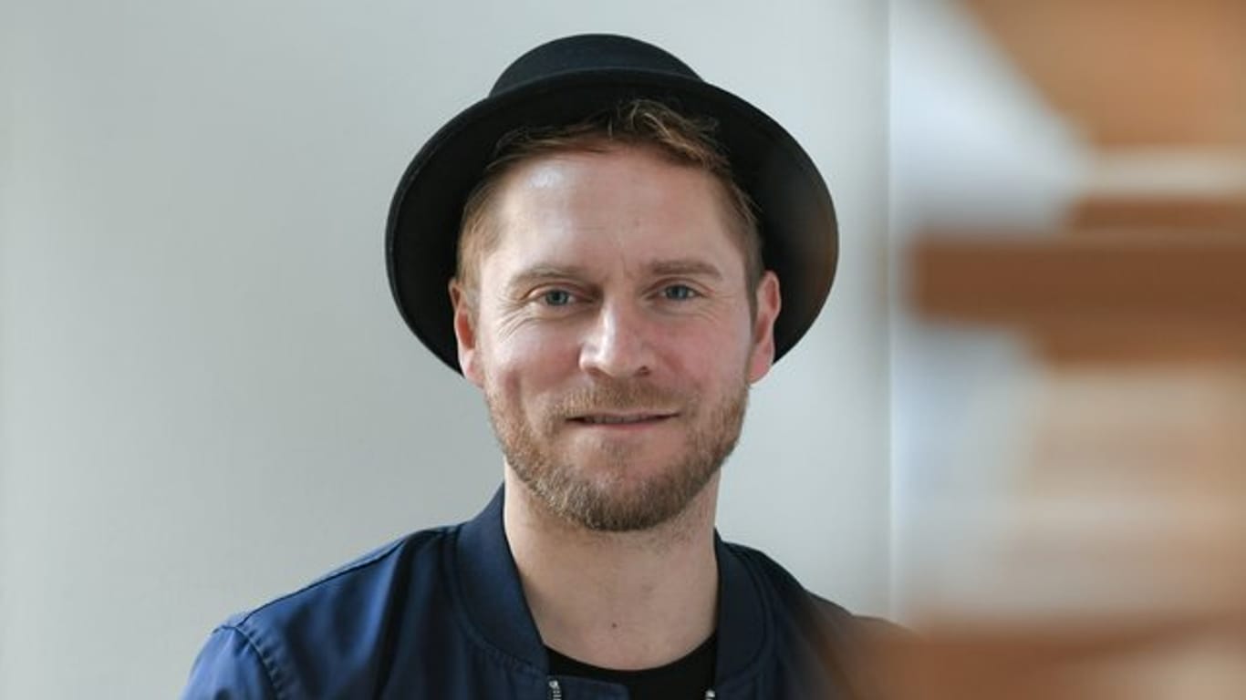 Den deutsche Popsänger und Songwriter Johannes Oerding zieht es nicht auf die Autokino-Bühne.