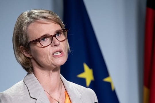 Anja Karliczek plädiert für eine Maskenpflicht an Schulen.