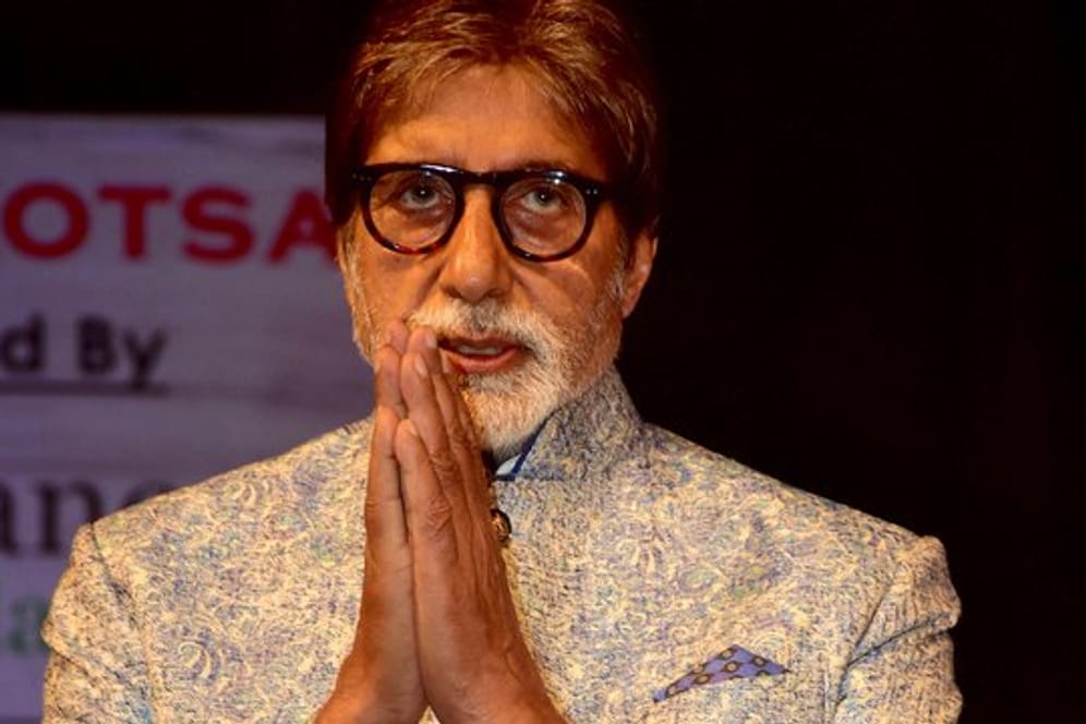 Bollywood-Schauspieler Amitabh Bachchan ist nach 23 Tagen im Krankenhaus wegen seiner Coronavirus-Infektion nun wieder zu Hause.