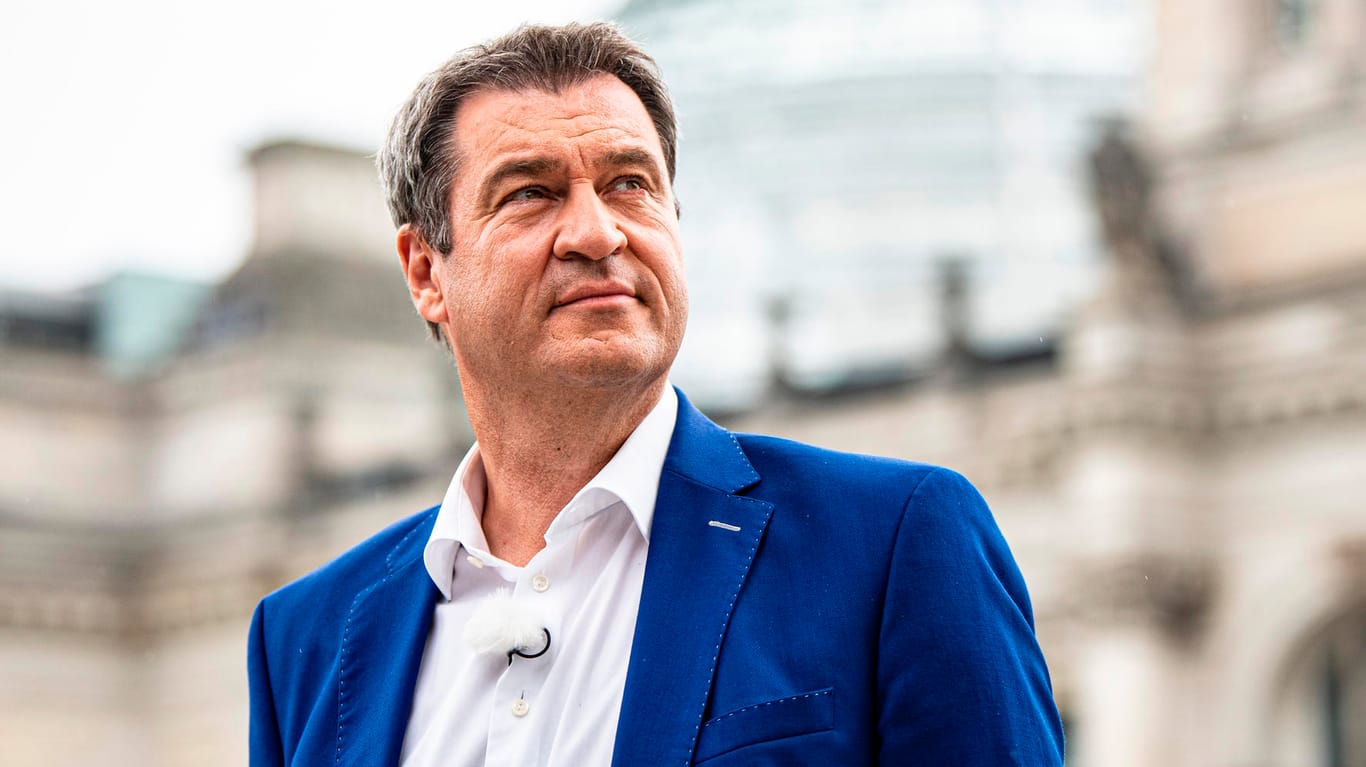Markus Söder: Der Vorsitzende der CSU und Ministerpräsident von Bayern, steht am Rande des ARD-Sommerinterviews vor dem Reichstag.