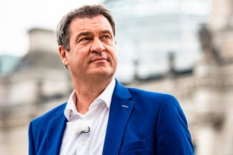 Markus Söder: Der Vorsitzende der CSU und Ministerpräsident von Bayern, steht am Rande des ARD-Sommerinterviews vor dem Reichstag.
