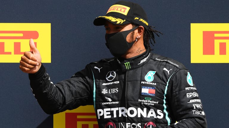 Lewis Hamilton: Der sechsmalige Weltmeister auf dem Podium in Silverstone.