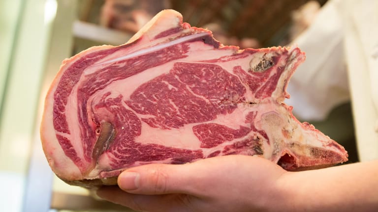 Dry Aged Beef: Es ist mit Fett marmoriert und lange gereift.