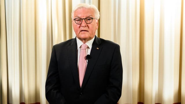 Bundespräsident Frank-Walter Steinmeier warnt in einer Videobotschaft vor Verwantwortungslosigkeit in der Corona-Pandemie. Bundespräsident Frank-Walter Steinmeier warnt in einer Videobotschaft vor Verwantwortungslosigkeit in der Corona-Pandemie.