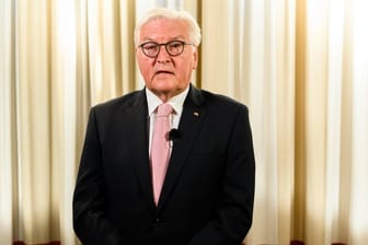 Bundespräsident Frank-Walter Steinmeier warnt in einer Videobotschaft vor Verwantwortungslosigkeit in der Corona-Pandemie.