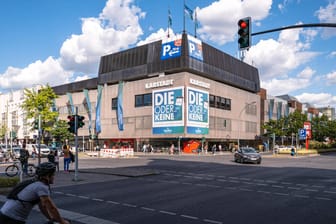 Die Karstadt-Filiale an der Berliner Müllerstraße: Dem Stadtteil Wedding bleibt sein einziges Warenhaus erhalten.